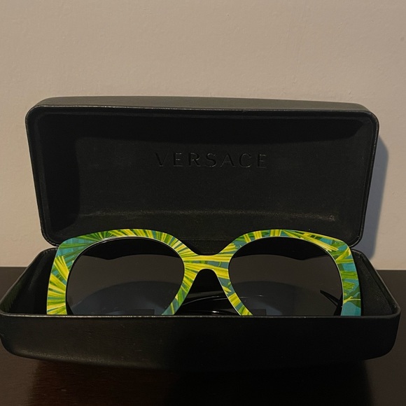 Versace sunglasses. - Picture 2 of 6